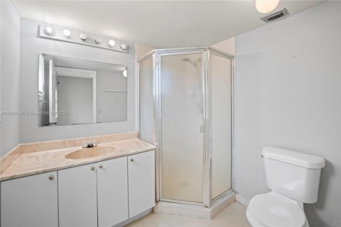 Apartamento en alquiler en Miami, Florida, 3 dormitorios, 115.2 m2 № 1950125 - foto 13