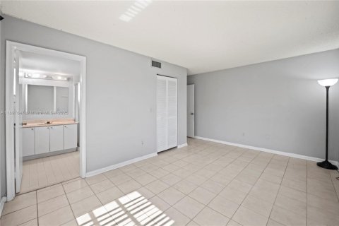 Apartamento en alquiler en Miami, Florida, 3 dormitorios, 115.2 m2 № 1950125 - foto 11