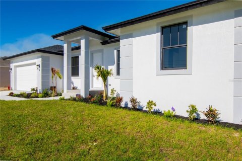 House in Port Charlotte, Florida 4 bedrooms, 167.22 sq.m. № 1513453 - photo 2