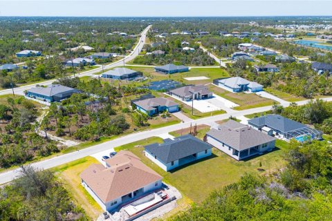 House in Port Charlotte, Florida 4 bedrooms, 167.22 sq.m. № 1513453 - photo 25
