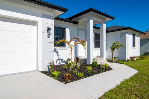 House in Port Charlotte, Florida 4 bedrooms, 167.22 sq.m. № 1513453 - photo 3
