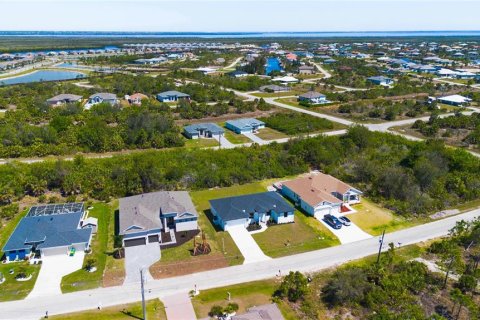 House in Port Charlotte, Florida 4 bedrooms, 167.22 sq.m. № 1513453 - photo 26