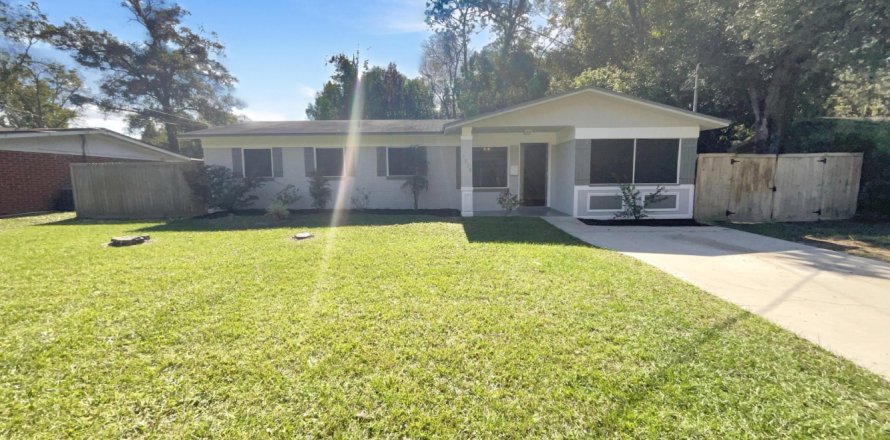 House in Jacksonville, Florida 3 bedrooms, 110.93 sq.m. № 824727
