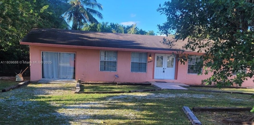 House in Miami, Florida 3 bedrooms, 171.87 sq.m. № 1768179