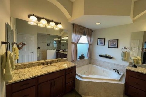 House in Parrish, Florida 4 bedrooms, 264.77 sq.m. № 1636971 - photo 15