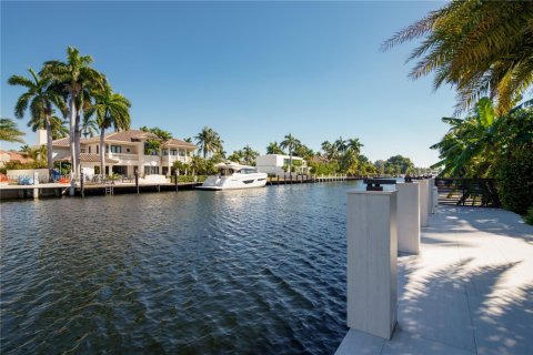 Villa ou maison à louer à Fort Lauderdale, Floride: 4 chambres, 432.37 m2 № 1985232 - photo 18