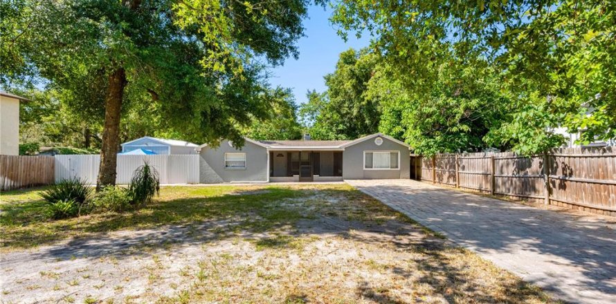 House in Tampa, Florida 3 bedrooms, 135.17 sq.m. № 2207892