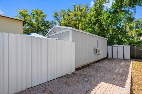 House in Tampa, Florida 3 bedrooms, 135.17 sq.m. № 2207892 - photo 2