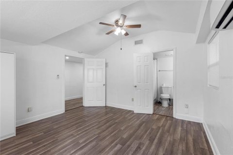 House in Tampa, Florida 3 bedrooms, 135.17 sq.m. № 2207892 - photo 12