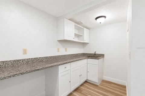 House in Tampa, Florida 3 bedrooms, 135.17 sq.m. № 2207892 - photo 26