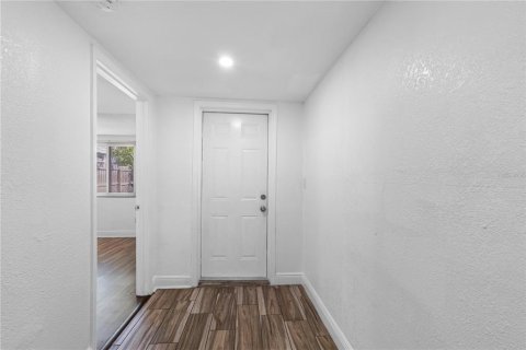 House in Tampa, Florida 3 bedrooms, 135.17 sq.m. № 2207892 - photo 10