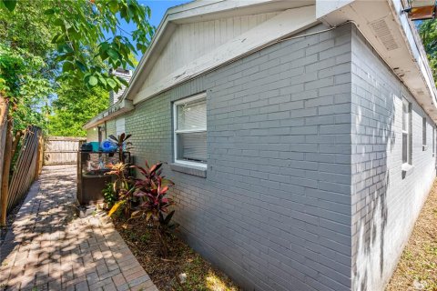 House in Tampa, Florida 3 bedrooms, 135.17 sq.m. № 2207892 - photo 4