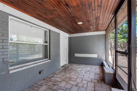 House in Tampa, Florida 3 bedrooms, 135.17 sq.m. № 2207892 - photo 9