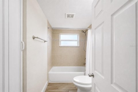 House in Tampa, Florida 3 bedrooms, 135.17 sq.m. № 2207892 - photo 28