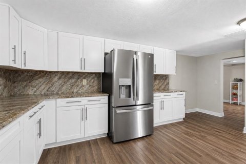 House in Tampa, Florida 3 bedrooms, 135.17 sq.m. № 2207892 - photo 27