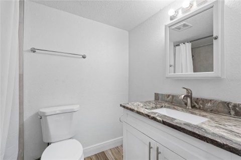 House in Tampa, Florida 3 bedrooms, 135.17 sq.m. № 2207892 - photo 15