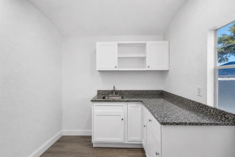 House in Tampa, Florida 3 bedrooms, 135.17 sq.m. № 2207892 - photo 25