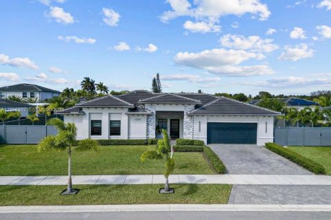 House in Miami, Florida 3 bedrooms, 198.53 sq.m. № 2044708 - photo 1