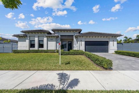 House in Miami, Florida 3 bedrooms, 198.53 sq.m. № 2044708 - photo 3