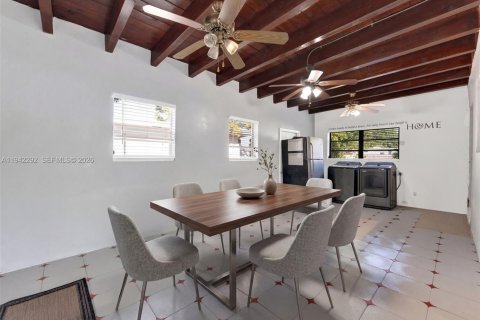 House in Miami, Florida 3 bedrooms, 124.86 sq.m. № 1999930 - photo 5