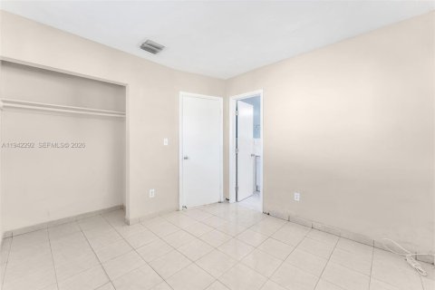 House in Miami, Florida 3 bedrooms, 124.86 sq.m. № 1999930 - photo 16