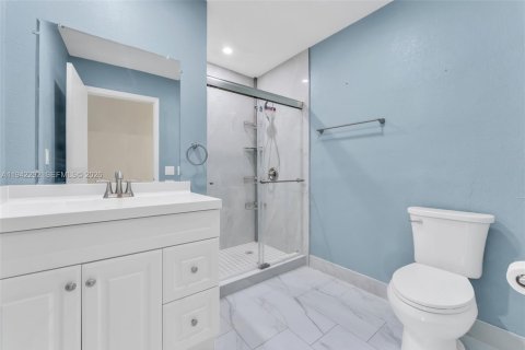 House in Miami, Florida 3 bedrooms, 124.86 sq.m. № 1999930 - photo 18