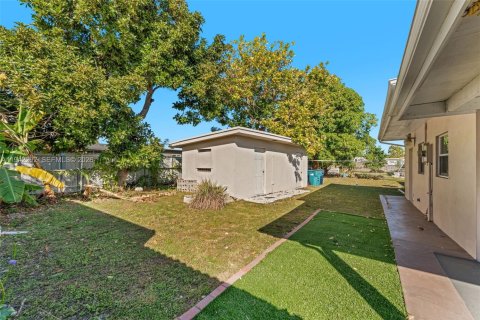 House in Miami, Florida 3 bedrooms, 124.86 sq.m. № 1999930 - photo 20