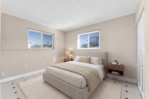 House in Miami, Florida 3 bedrooms, 124.86 sq.m. № 1999930 - photo 11