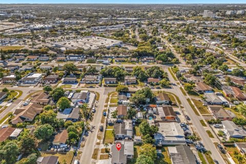 House in Miami, Florida 3 bedrooms, 124.86 sq.m. № 1999930 - photo 24