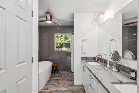 Casa en venta en Gainesville, Florida, 4 dormitorios, 201.97 m2 № 1916266 - foto 24
