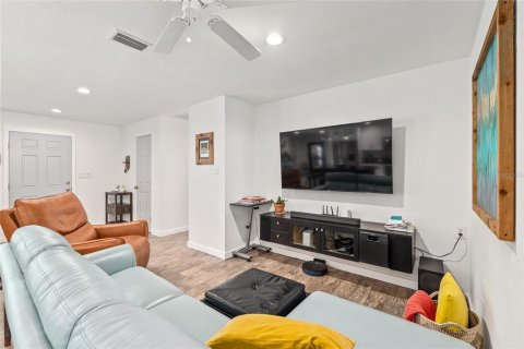 Casa en venta en Gainesville, Florida, 4 dormitorios, 201.97 m2 № 1916266 - foto 11