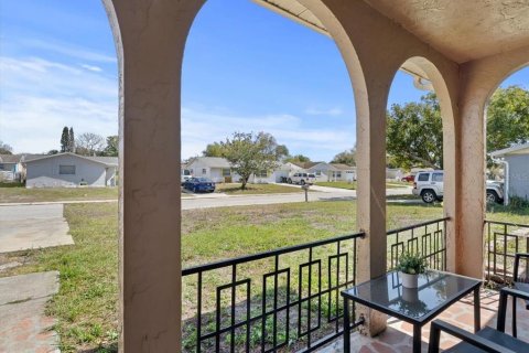 House in New Port Richey, Florida 3 bedrooms, 135.08 sq.m. № 1530247 - photo 3