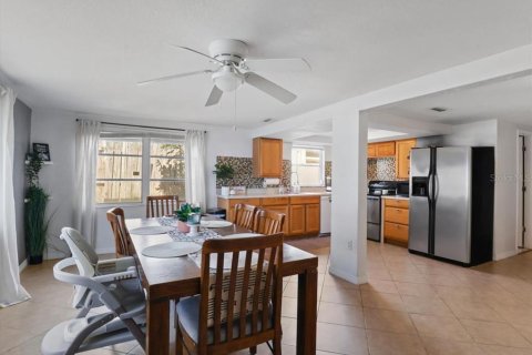 House in New Port Richey, Florida 3 bedrooms, 135.08 sq.m. № 1530247 - photo 8