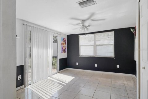 House in New Port Richey, Florida 3 bedrooms, 135.08 sq.m. № 1530247 - photo 12