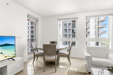 Condo in Miami, Florida, 2 bedrooms  № 2253165 - photo 4