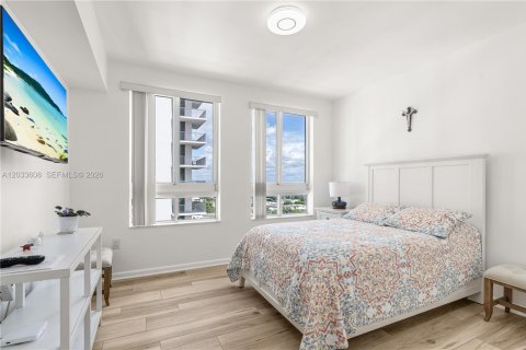 Condo in Miami, Florida, 2 bedrooms  № 2253165 - photo 11