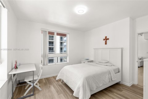 Condo in Miami, Florida, 2 bedrooms  № 2253165 - photo 9