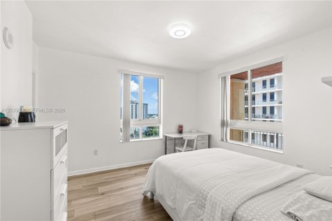 Condo in Miami, Florida, 2 bedrooms  № 2253165 - photo 8