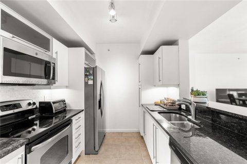 Condo in Miami, Florida, 2 bedrooms  № 2253165 - photo 7