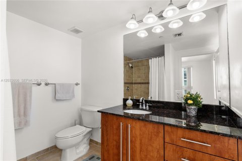 Condo in Miami, Florida, 2 bedrooms  № 2253165 - photo 10