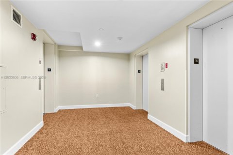 Condo in Miami, Florida, 2 bedrooms  № 2253165 - photo 19