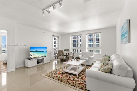 Condo in Miami, Florida, 2 bedrooms  № 2253165 - photo 2