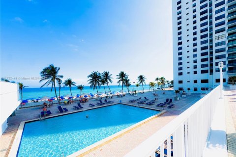 Condominio en venta en Hollywood, Florida, 2 dormitorios, 101.26 m2 № 1979353 - foto 23