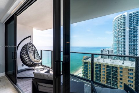 Condominio en venta en Hollywood, Florida, 2 dormitorios, 101.26 m2 № 1979353 - foto 2