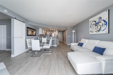 Condominio en venta en Hollywood, Florida, 2 dormitorios, 101.26 m2 № 1979353 - foto 4