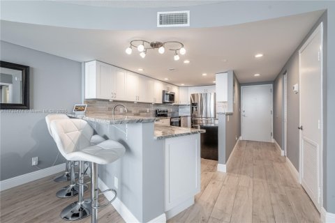 Condominio en venta en Hollywood, Florida, 2 dormitorios, 101.26 m2 № 1979353 - foto 8