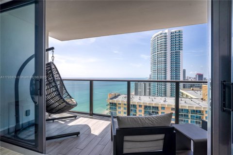 Condominio en venta en Hollywood, Florida, 2 dormitorios, 101.26 m2 № 1979353 - foto 1