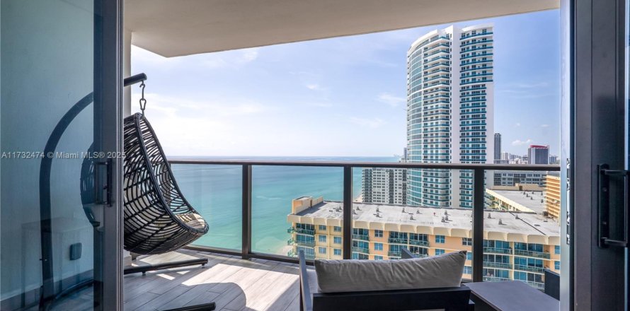 Condominio en Hollywood, Florida, 2 dormitorios  № 1979353