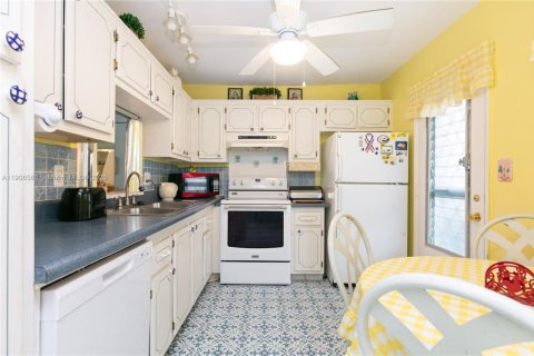 Купить кондоминиум в Халландейл-Бич, Флорида 2 спальни, 101.45м2, № 1957117 - фото 6