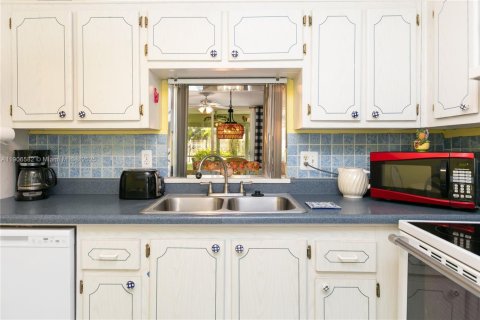 Купить кондоминиум в Халландейл-Бич, Флорида 2 спальни, 101.45м2, № 1957117 - фото 7